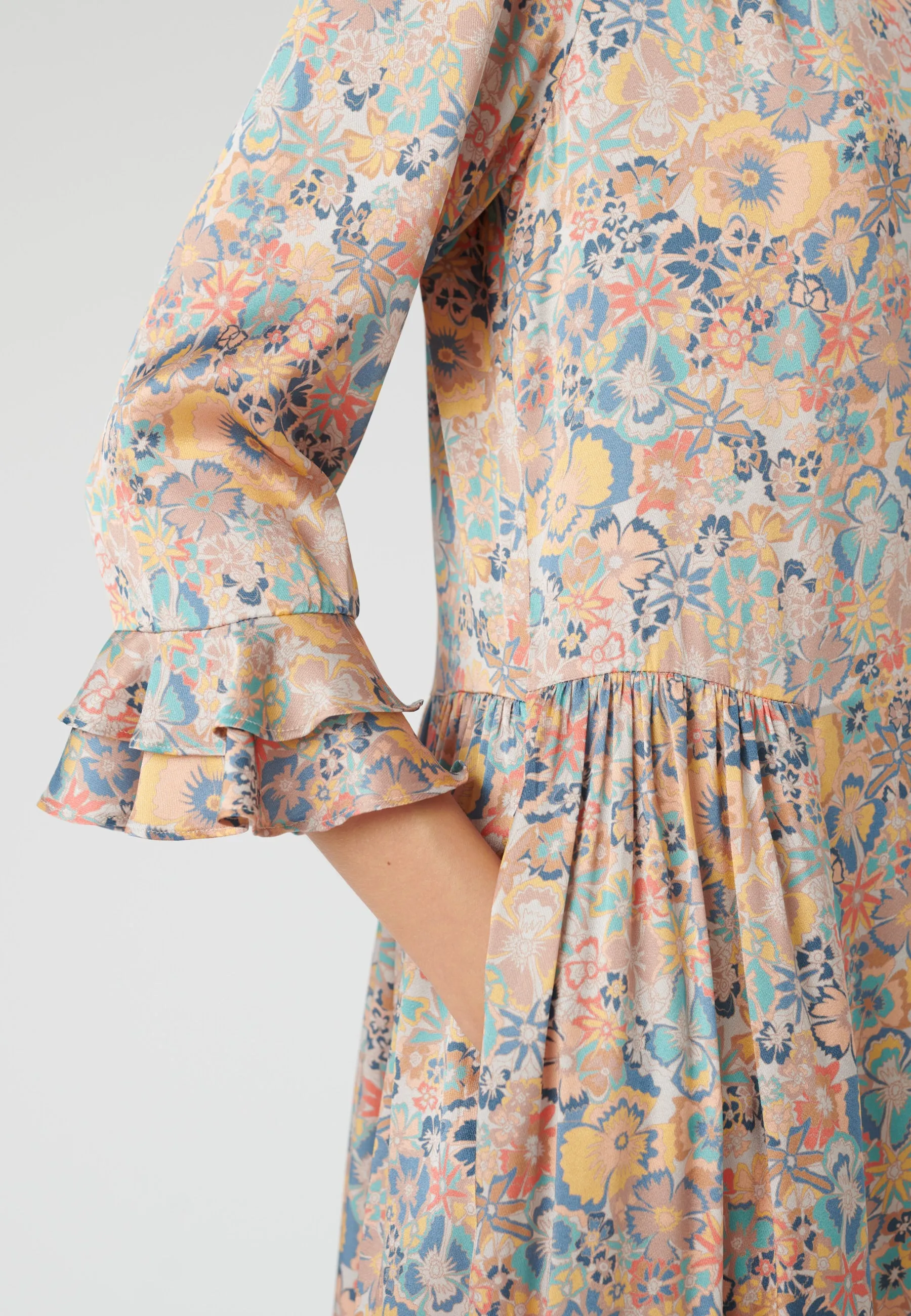 ROSANNA-Freesia Peacock